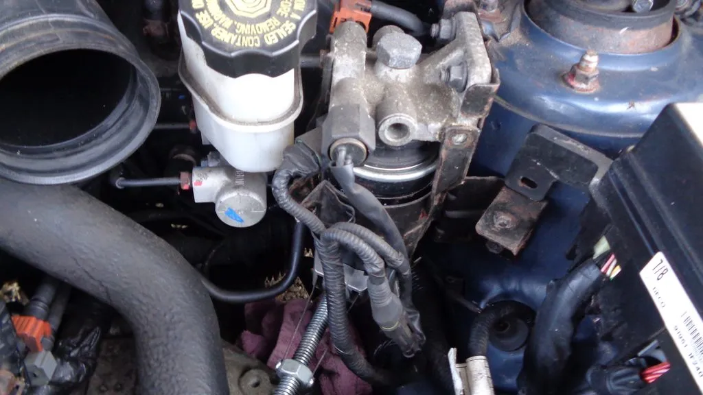 تعویض صافی بنزین هیوندا